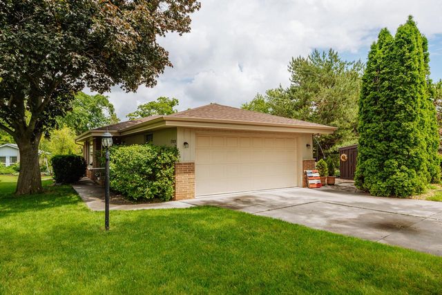 17020 Grant COURT, Brookfield, WI 53005