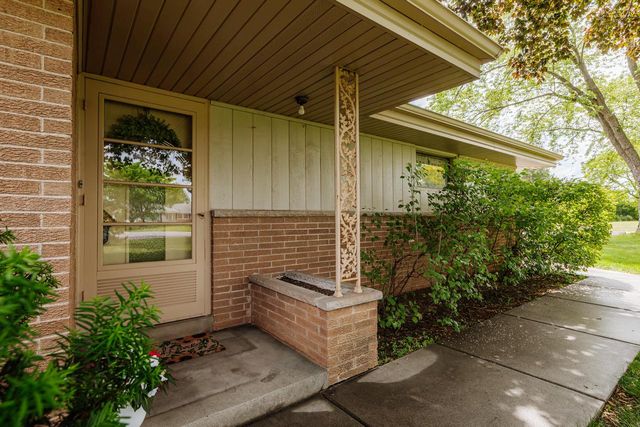 17020 Grant COURT, Brookfield, WI 53005