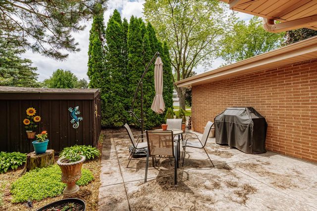 17020 Grant COURT, Brookfield, WI 53005
