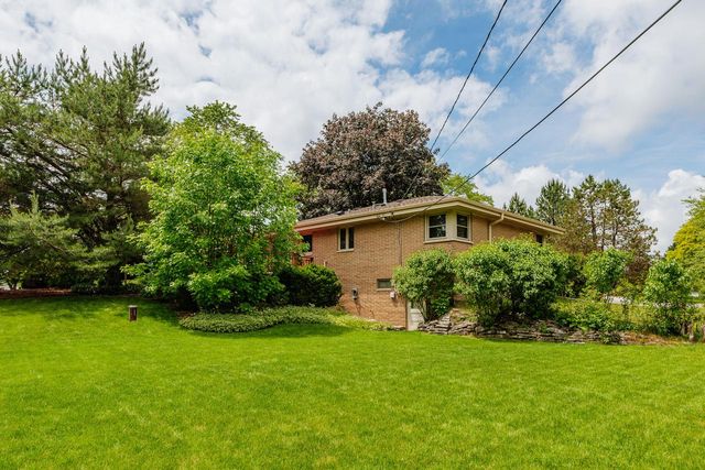 17020 Grant COURT, Brookfield, WI 53005