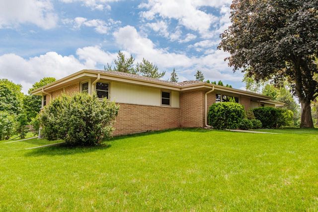 17020 Grant COURT, Brookfield, WI 53005