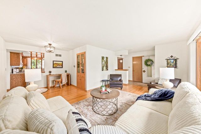 17020 Grant COURT, Brookfield, WI 53005