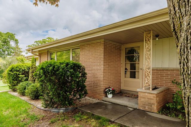 17020 Grant COURT, Brookfield, WI 53005