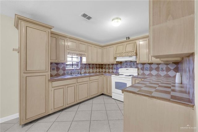 3103 Spanish Palms Drive N, Mercedes, TX 78570