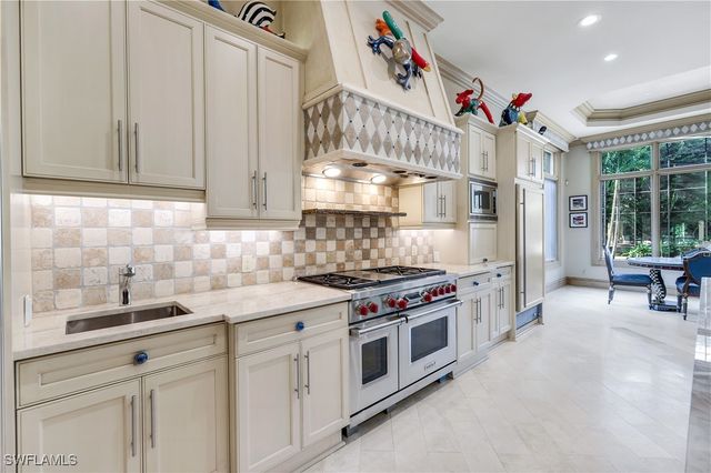 683 Hickory RD, Naples, FL 34108