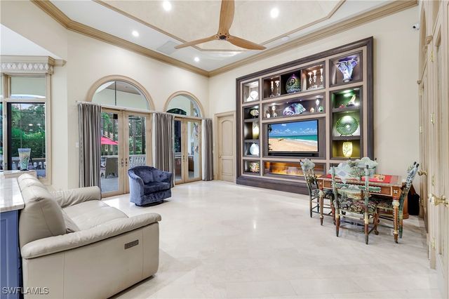 683 Hickory RD, Naples, FL 34108