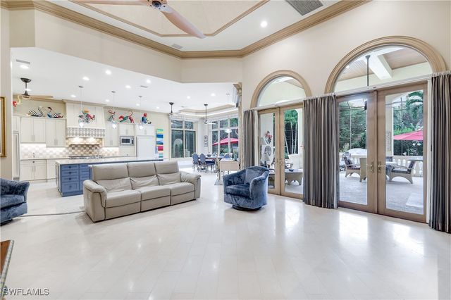 683 Hickory RD, Naples, FL 34108