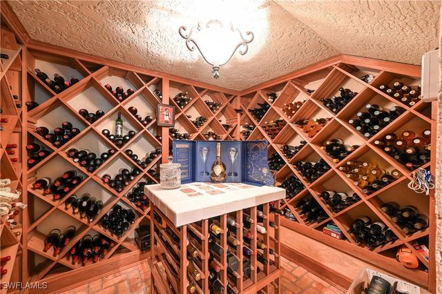 683 Hickory RD, Naples, FL 34108