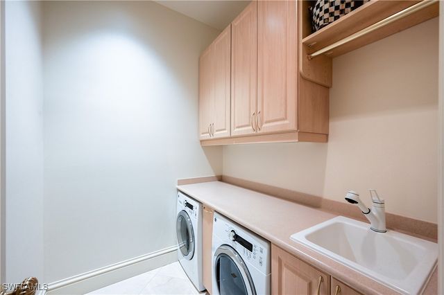 683 Hickory RD, Naples, FL 34108