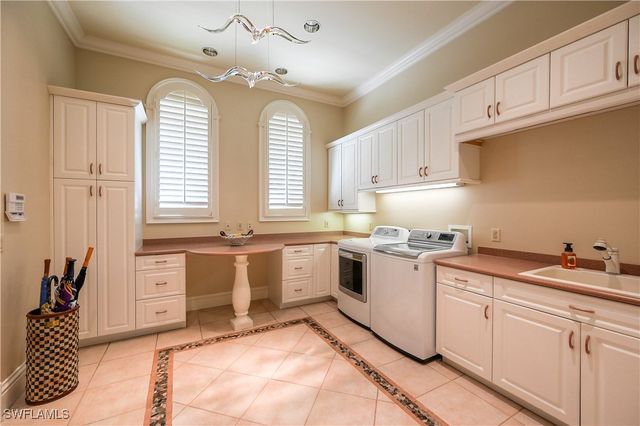 683 Hickory RD, Naples, FL 34108