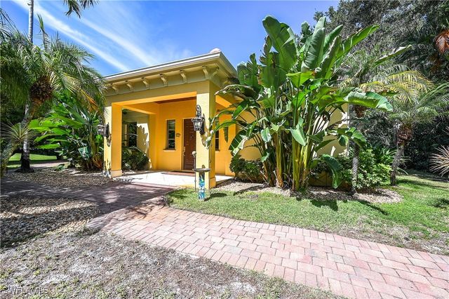 683 Hickory RD, Naples, FL 34108