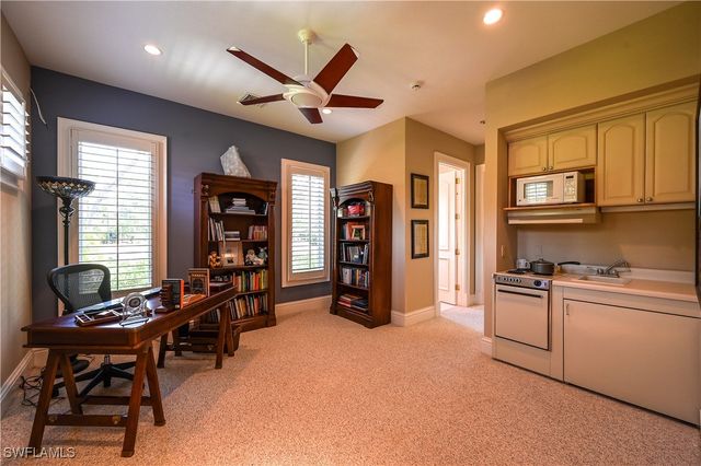 683 Hickory RD, Naples, FL 34108