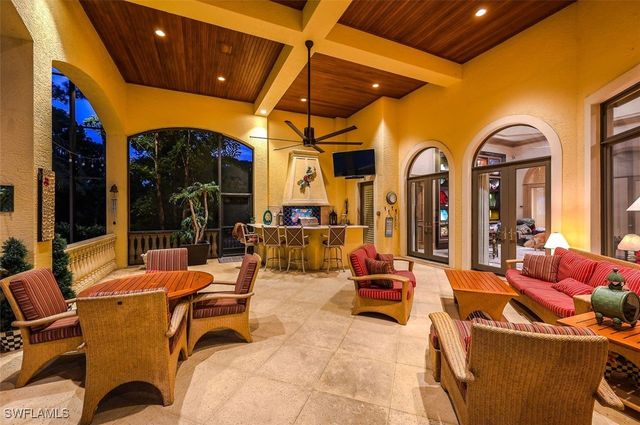 683 Hickory RD, Naples, FL 34108