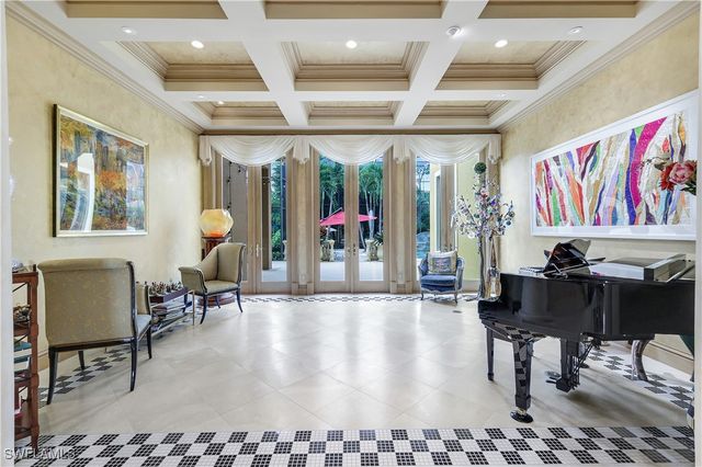 683 Hickory RD, Naples, FL 34108