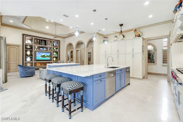 683 Hickory RD, Naples, FL 34108