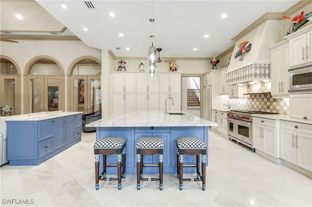 683 Hickory RD, Naples, FL 34108