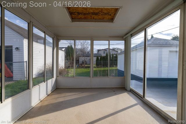 1423 Hollywood Avenue, Grosse Pointe Woods, MI 48236