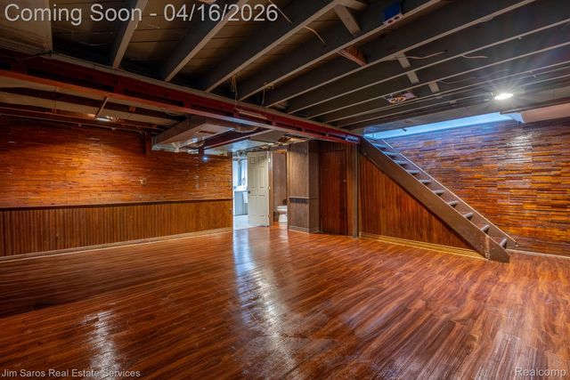 1423 Hollywood Avenue, Grosse Pointe Woods, MI 48236