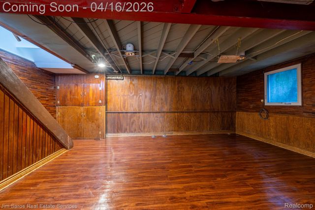 1423 Hollywood Avenue, Grosse Pointe Woods, MI 48236