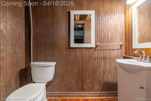 1423 Hollywood Avenue, Grosse Pointe Woods, MI 48236