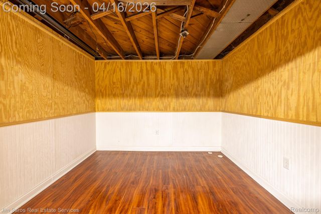 1423 Hollywood Avenue, Grosse Pointe Woods, MI 48236