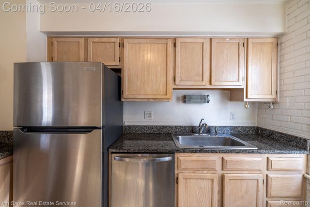 1423 Hollywood Avenue, Grosse Pointe Woods, MI 48236
