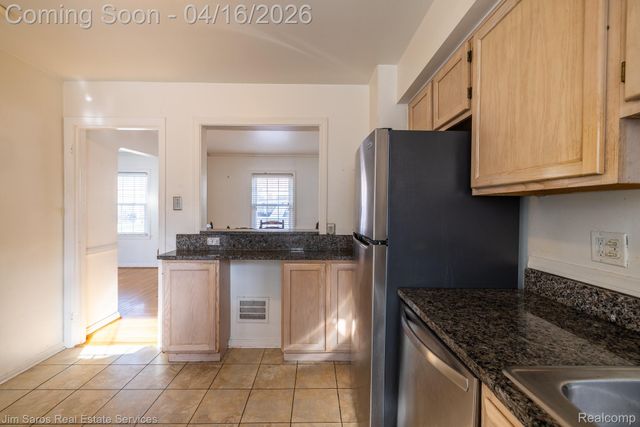 1423 Hollywood Avenue, Grosse Pointe Woods, MI 48236