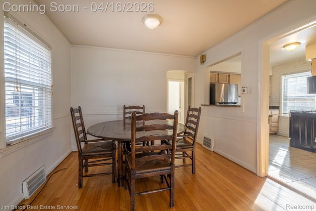 1423 Hollywood Avenue, Grosse Pointe Woods, MI 48236
