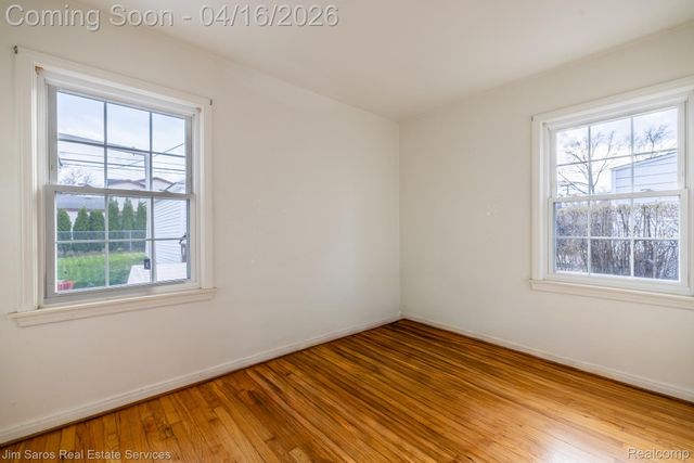 1423 Hollywood Avenue, Grosse Pointe Woods, MI 48236