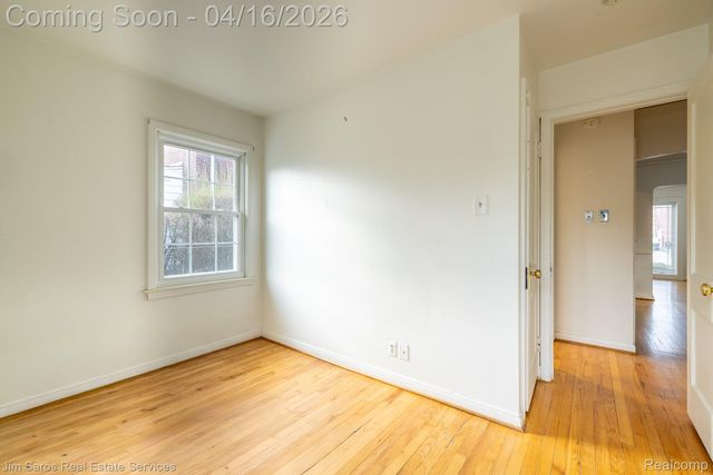 1423 Hollywood Avenue, Grosse Pointe Woods, MI 48236