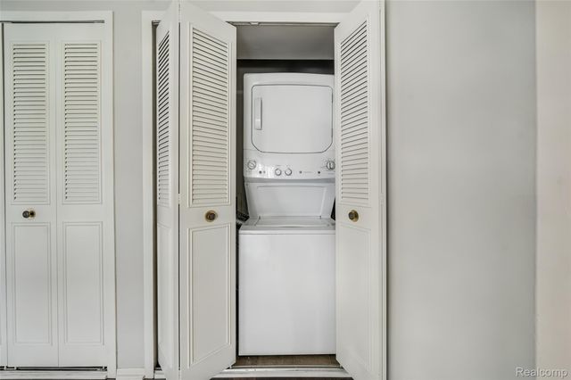 6151 Orchard Lake Road 103, West Bloomfield Charter Township, MI 48322