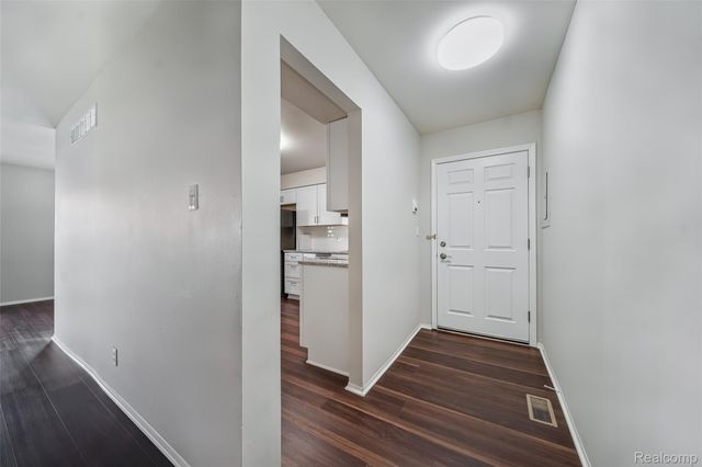 6151 Orchard Lake Road 103, West Bloomfield Charter Township, MI 48322