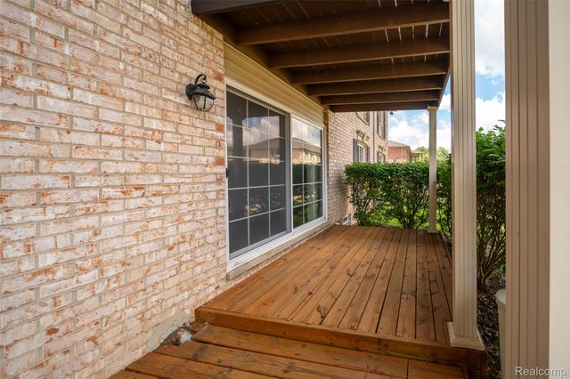 6151 Orchard Lake Road 103, West Bloomfield Charter Township, MI 48322