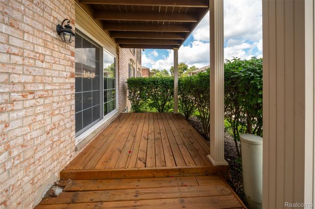 6151 Orchard Lake Road 103, West Bloomfield Charter Township, MI 48322