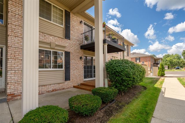6151 Orchard Lake Road 103, West Bloomfield Charter Township, MI 48322