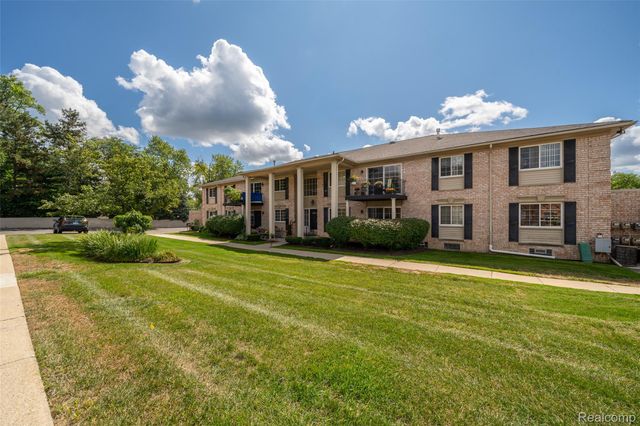 6151 Orchard Lake Road 103, West Bloomfield Charter Township, MI 48322