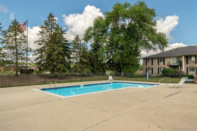 6151 Orchard Lake Road 103, West Bloomfield Charter Township, MI 48322