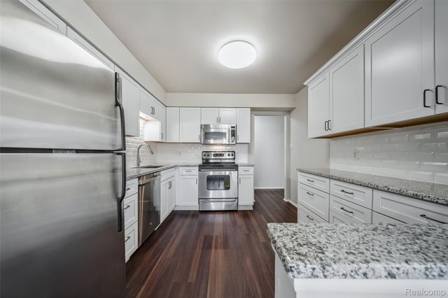 6151 Orchard Lake Road 103, West Bloomfield Charter Township, MI 48322