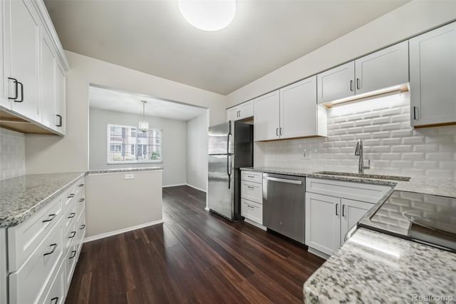 6151 Orchard Lake Road 103, West Bloomfield Charter Township, MI 48322