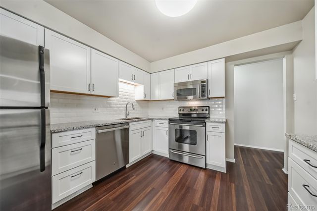 6151 Orchard Lake Road 103, West Bloomfield Charter Township, MI 48322