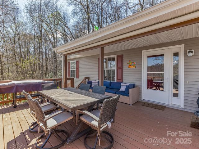 860 Creekside Drive, Maggie Valley, NC 28751
