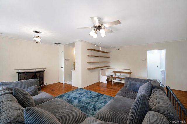 194 Artist Lake Drive 194, Middle Island, NY 11953