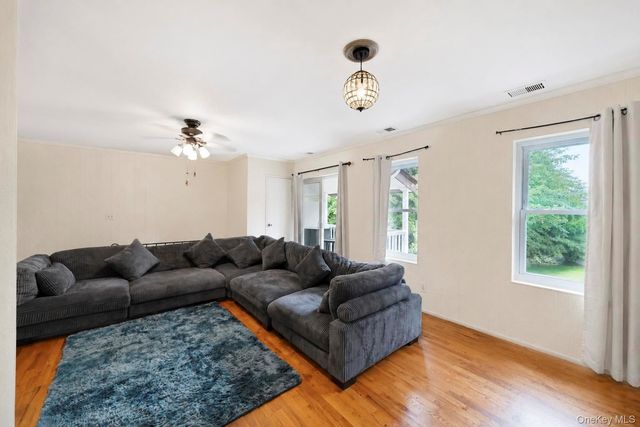 194 Artist Lake Drive 194, Middle Island, NY 11953
