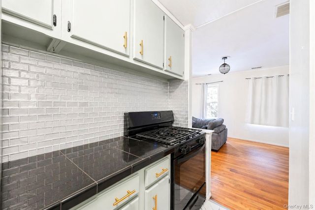 194 Artist Lake Drive 194, Middle Island, NY 11953