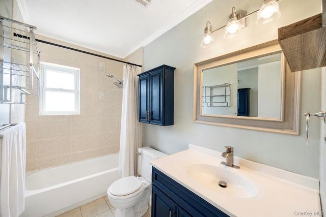 194 Artist Lake Drive 194, Middle Island, NY 11953