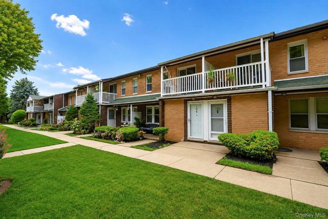 194 Artist Lake Drive 194, Middle Island, NY 11953