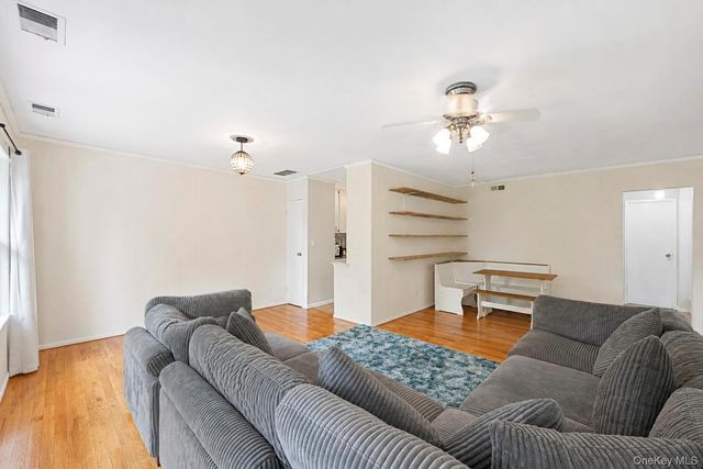 194 Artist Lake Drive 194, Middle Island, NY 11953