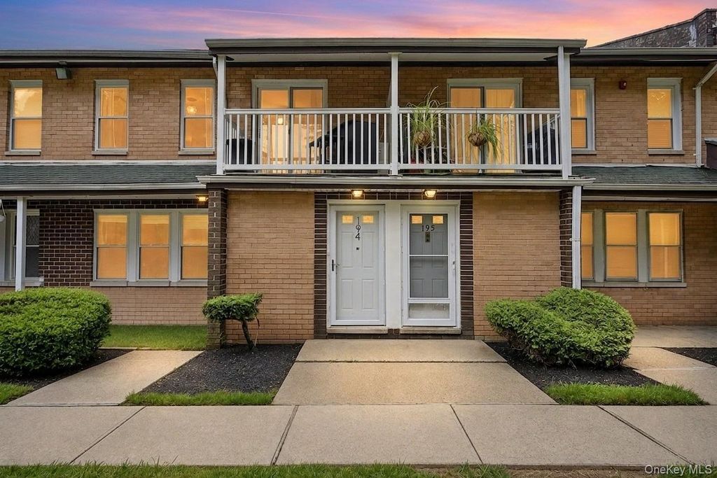 194 Artist Lake Drive 194, Middle Island, NY 11953