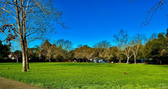 10845 Rio Ruso Dr, Windsor, CA 95492