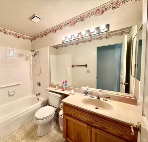 10845 Rio Ruso Dr, Windsor, CA 95492